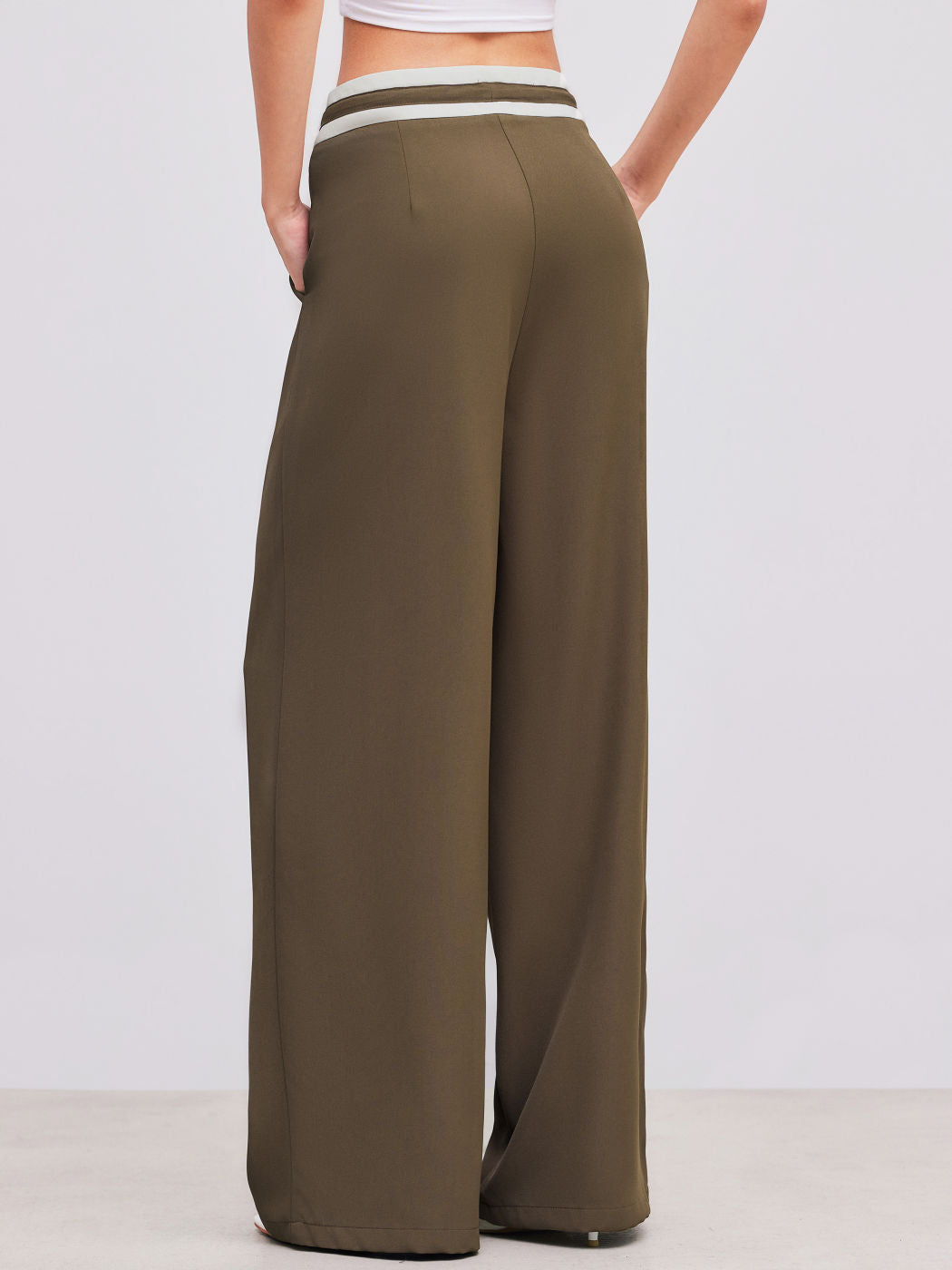 Woven Mid Rise Solid Contrasting Binding Wide Leg Trousers