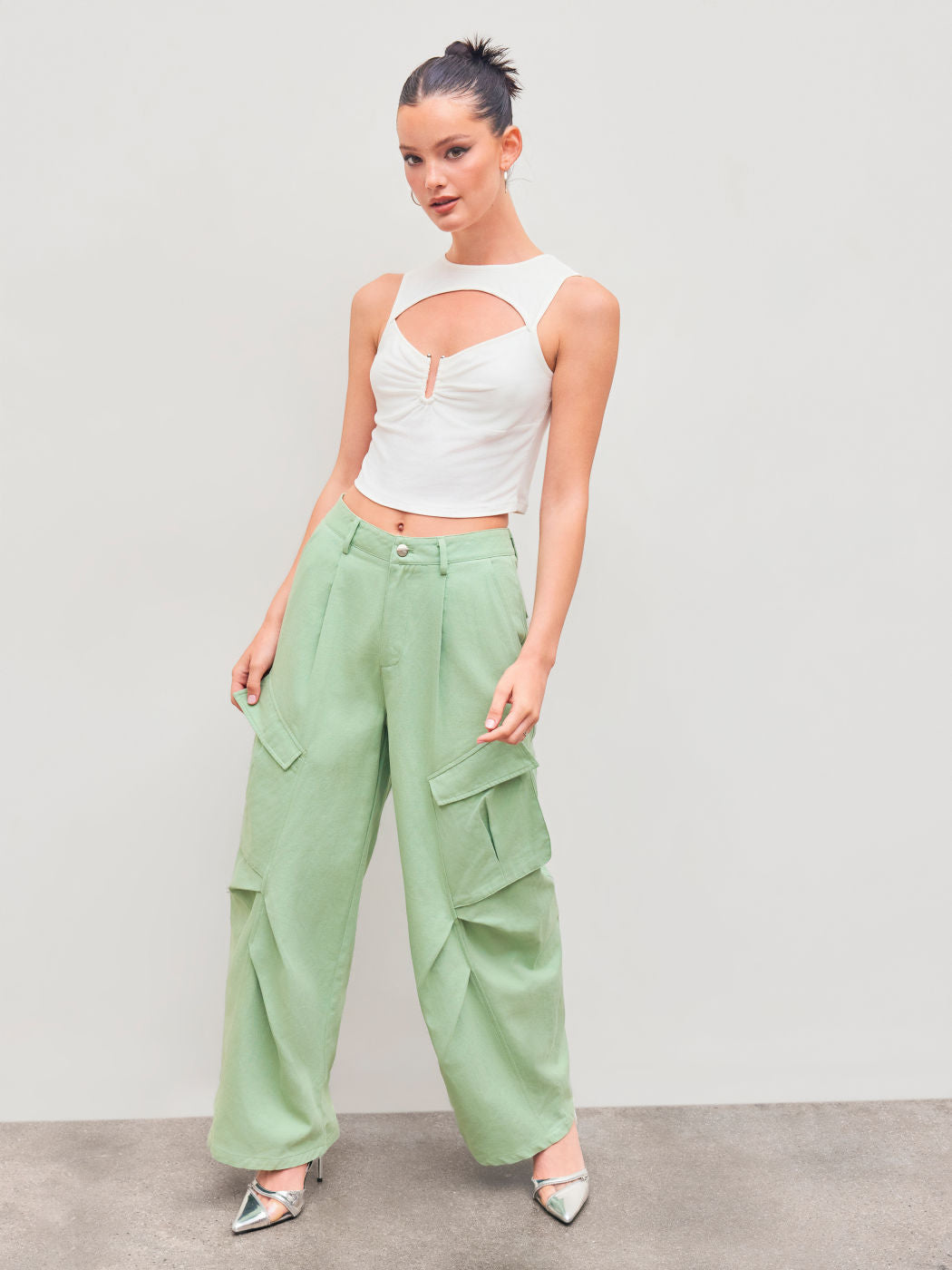 Mid Rise Solid Wide Leg Cargo Pants