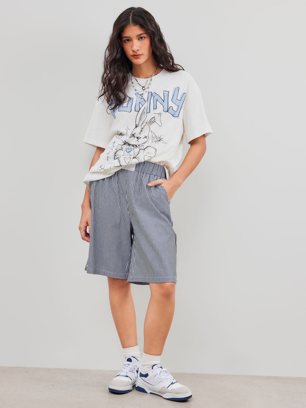 Round Neckline Funny Rabbit Graphic Short Sleeve Oversized Tee