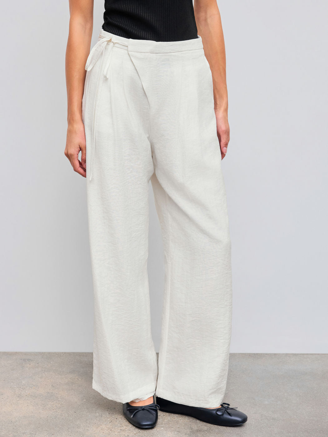 Linen-blend Mid Rise Solid Knotted Pocket Wide Leg Trousers