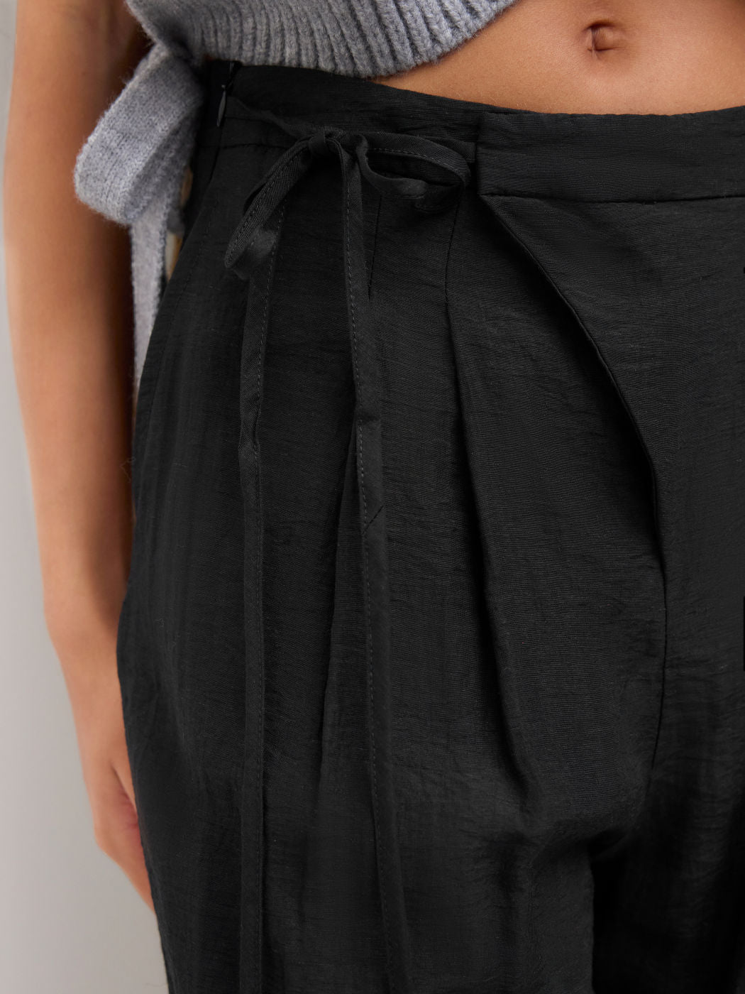 Linen-blend Mid Rise Solid Knotted Pocket Wide Leg Trousers